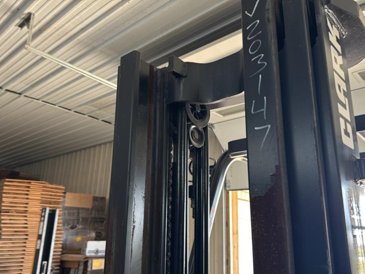 #112-•-2021-clark-s25cl-forklift-image-14