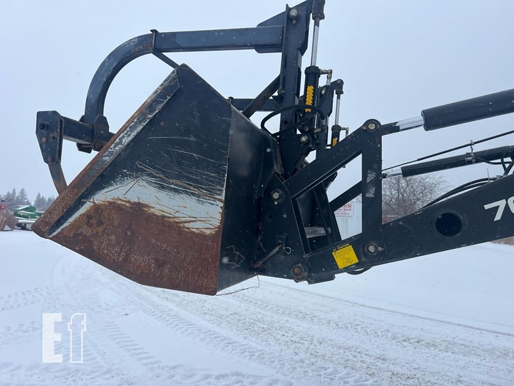 new-holland-tv140-image-16