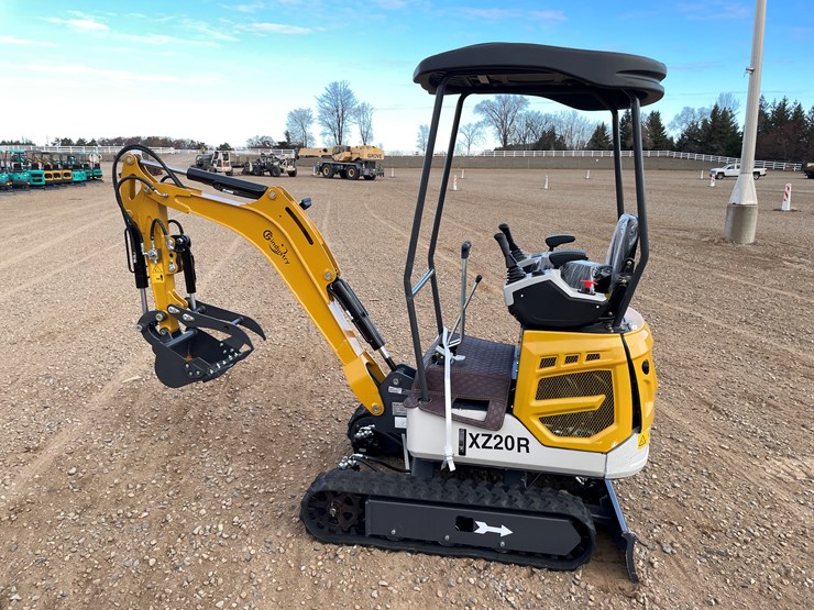 #9205-•-2025-unused-cfg-mini-excavator-image-2