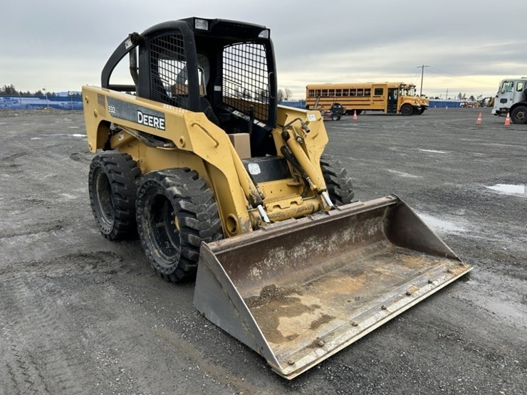 john-deere-332-image-7