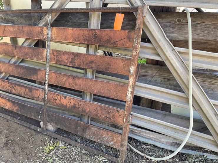 #3670-•-metal-gates-image-5