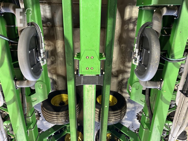 2014-john-deere-db60-image-40