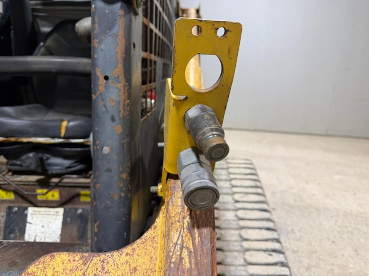 caterpillar-247b-image-11