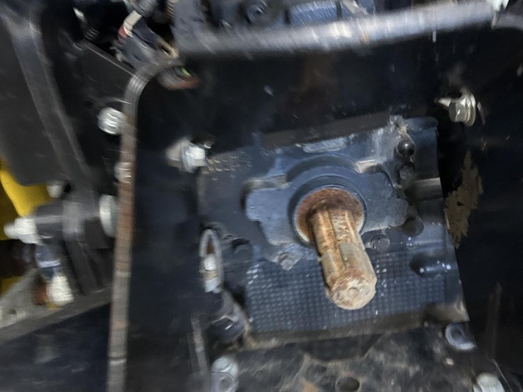 john-deere-1025r-image-11