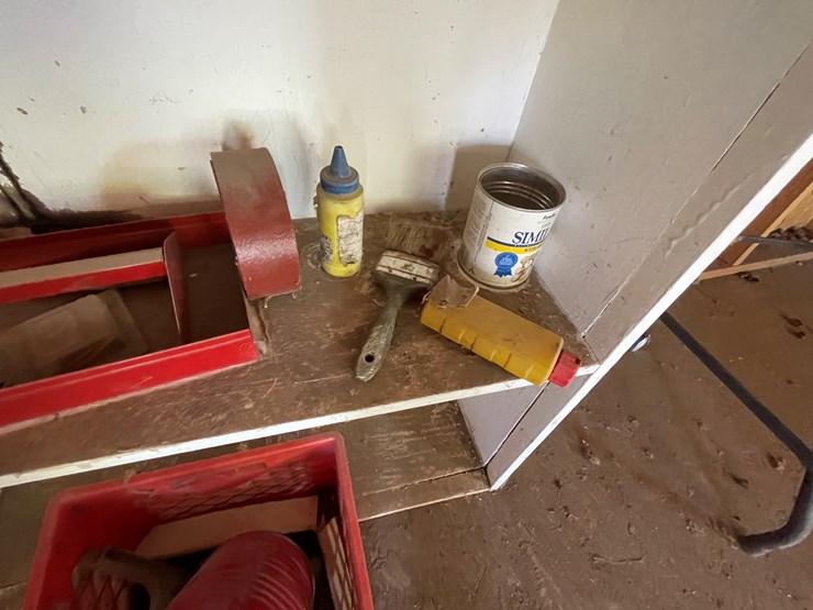 #3685-•-shelf-including-contents-image-4