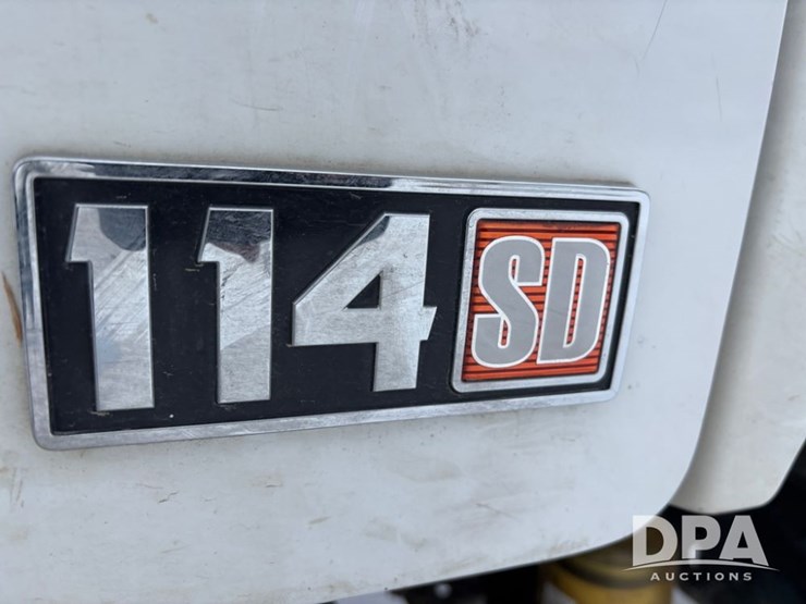 freightliner-114sd-image-25