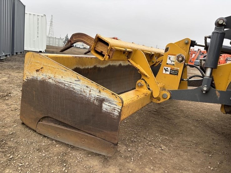 2017-deere-210l-image-17