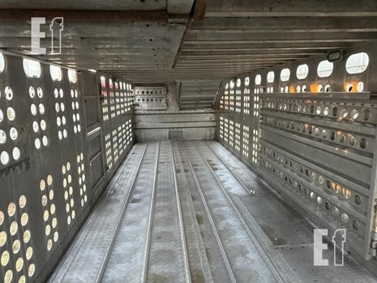 1995-merritt-53-ft-image-10