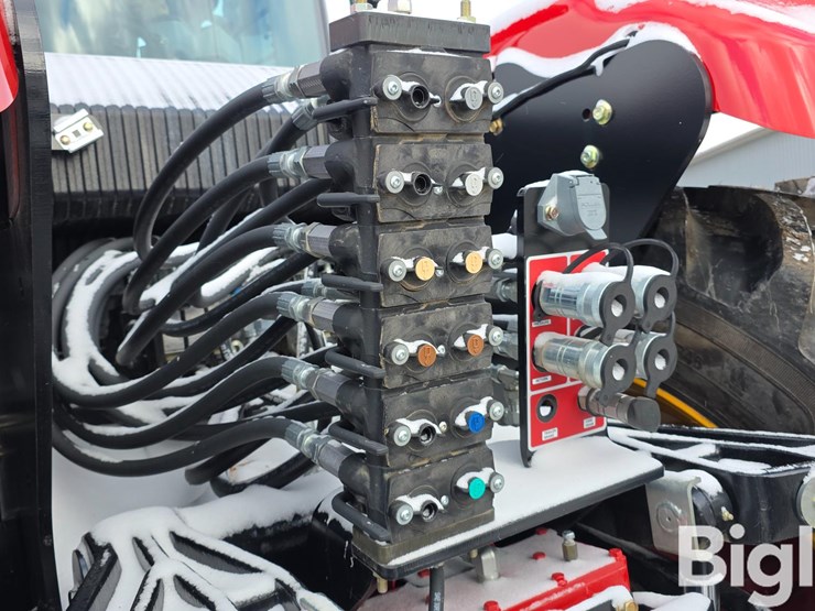 2023-versatile-430-4wd-tractor-image-16