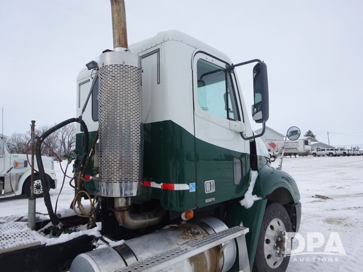 2007-freightliner-columbia-112-image-61