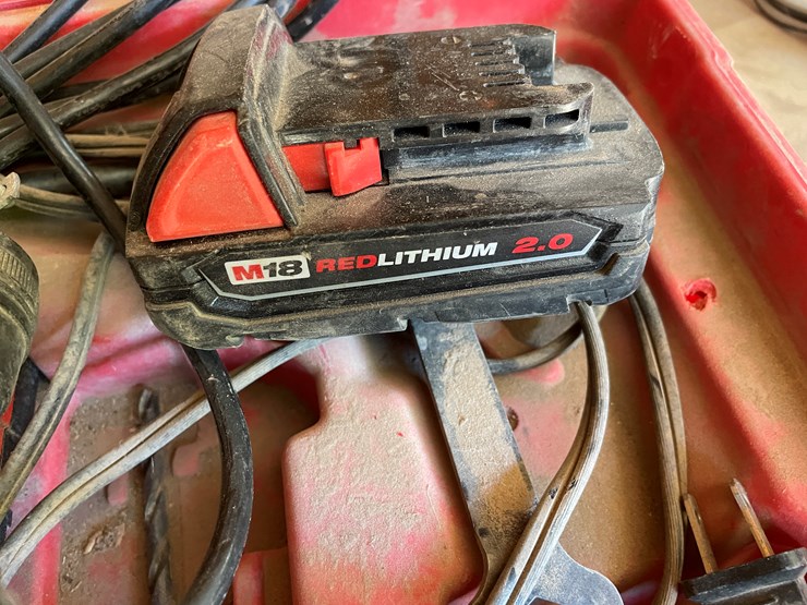 #3693-•-tables-and-hardware-image-4