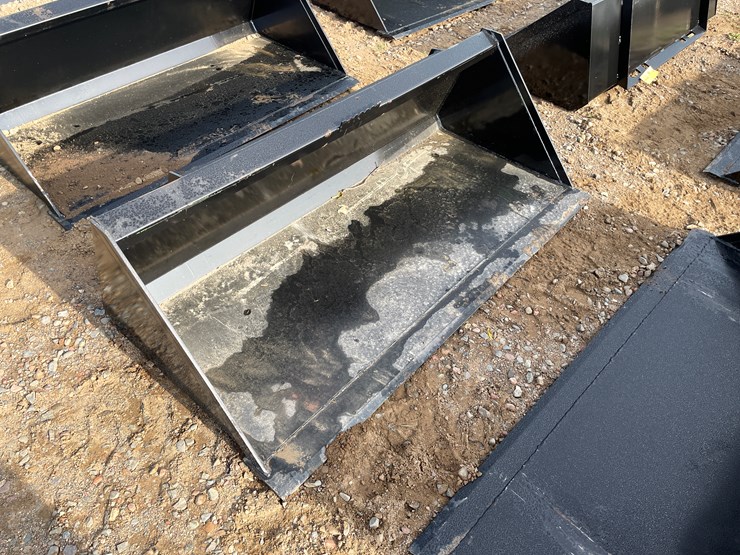 #2011-•-bucket-attachment-image-1