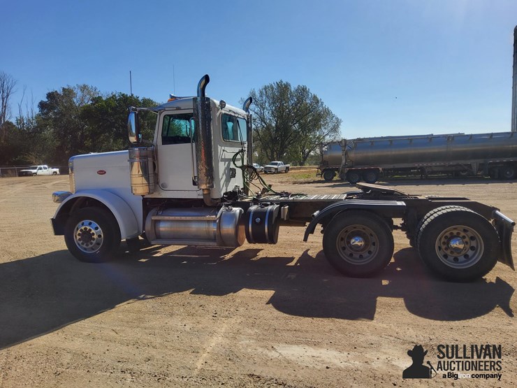 2013-peterbilt-388-image-8
