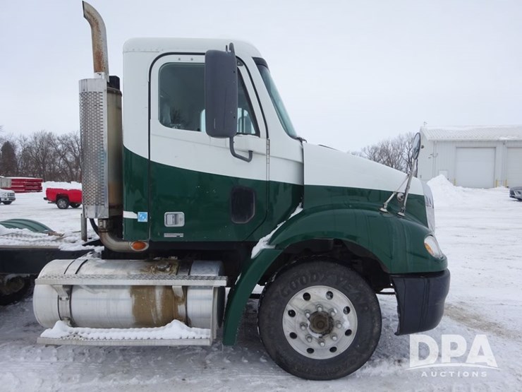 2007-freightliner-columbia-112-image-62