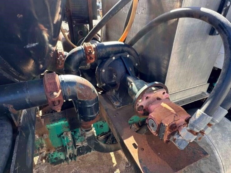 1996-freightliner-bobtail-water-truck-image-14