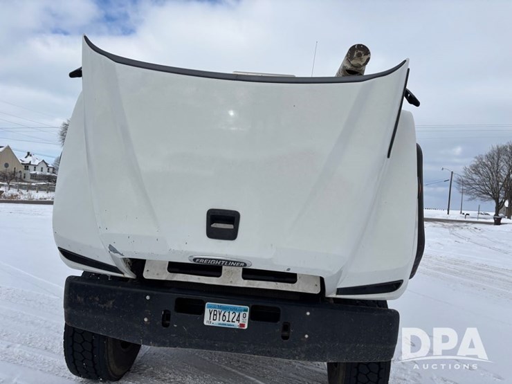 freightliner-114sd-image-30