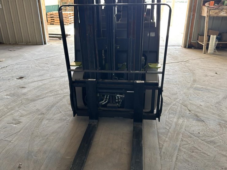 #112-•-2021-clark-s25cl-forklift-image-15