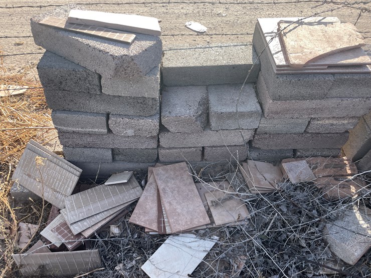 #3733-•-cinder-blocks-and-pavers-image-3