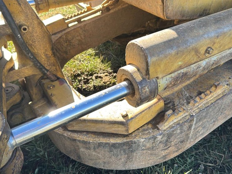 caterpillar-d4h-image-32