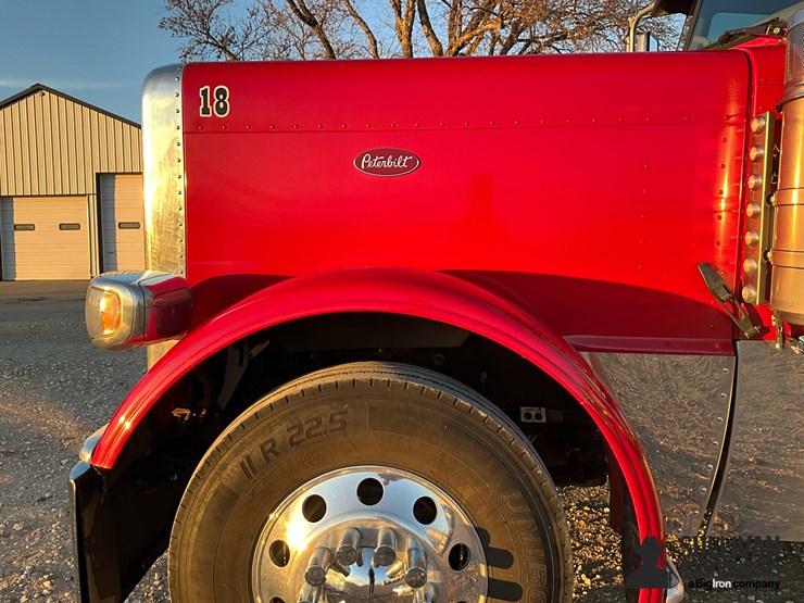 2018-peterbilt-389-image-14