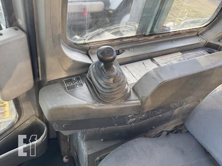 komatsu-d65ex-12-image-16