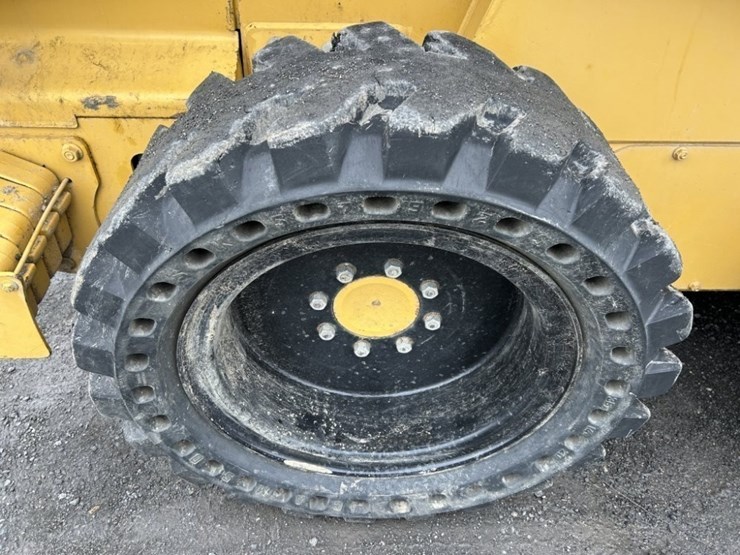 john-deere-332-image-18