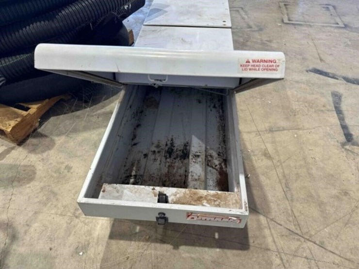 70”-atwood's-truck-tool-bed,-no-key-image-4