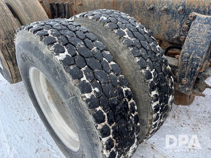 peterbilt-365-image-59