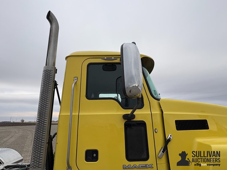 2013-mack-chu613-pinnacle-t/a-day-cab-truck-tractor-image-20