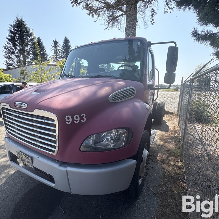 2004 FREIGHTLINER M2 106