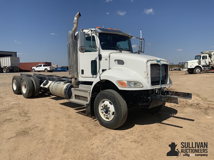 2017-peterbilt-348-image-3