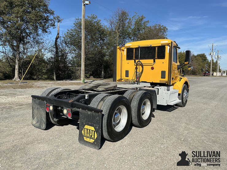 peterbilt-579-image-5