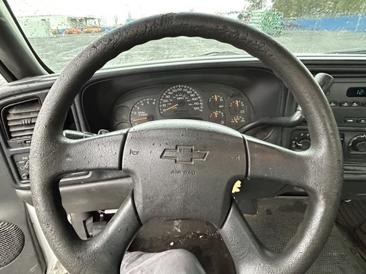 2003-chevrolet-silverado-pickup-image-21