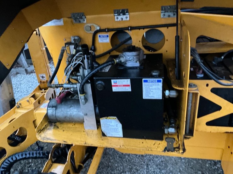 #108-•-2009-bil-jax-5533xa-boom-lift-image-25