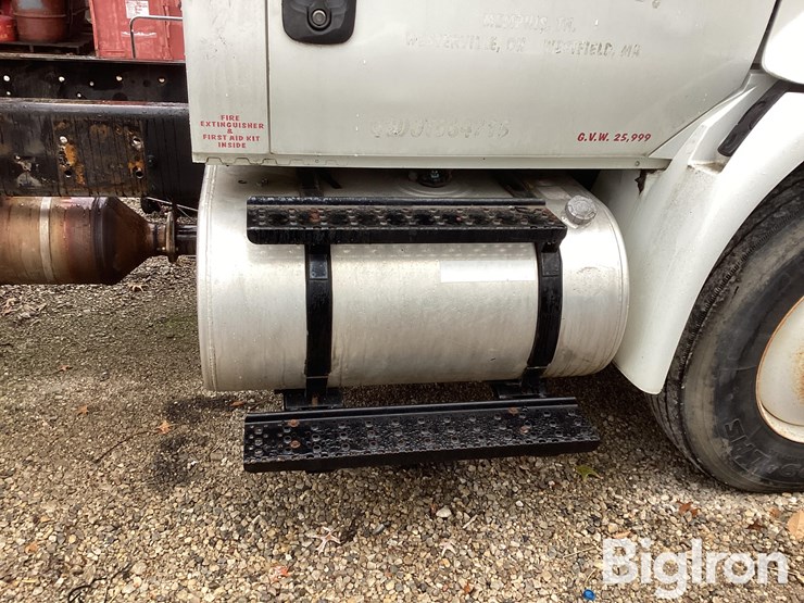 2013-international-durastar-4300-image-16