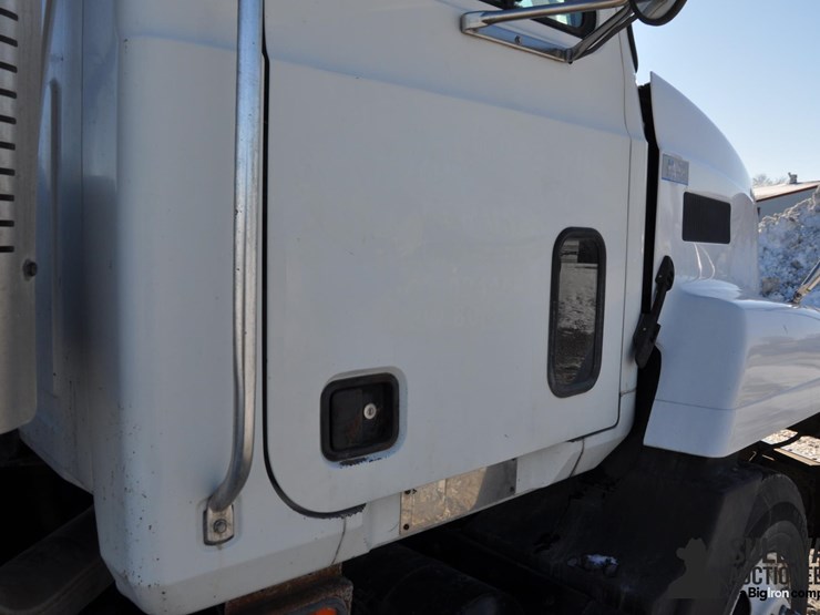 2000-mack-ch613-image-17