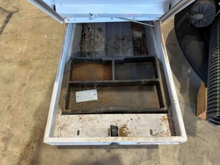 70”-atwood's-truck-tool-bed,-no-key-image-3