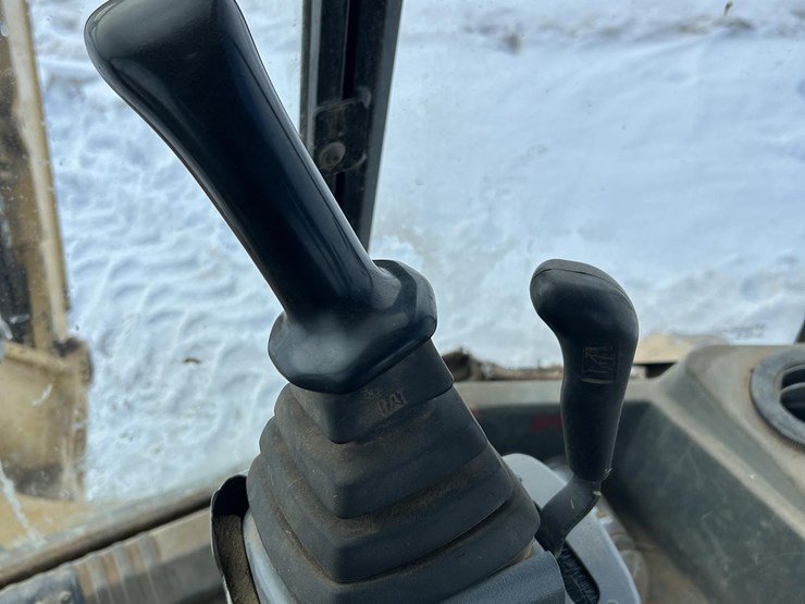 caterpillar-420d-image-66