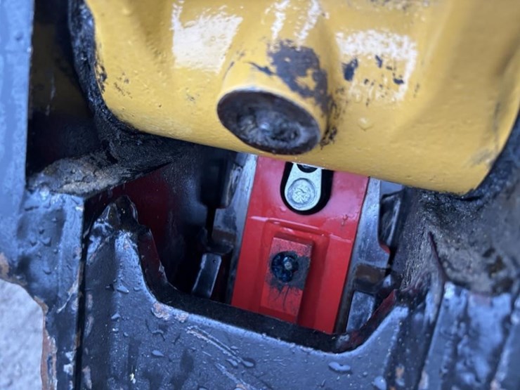 caterpillar-305cr-image-14