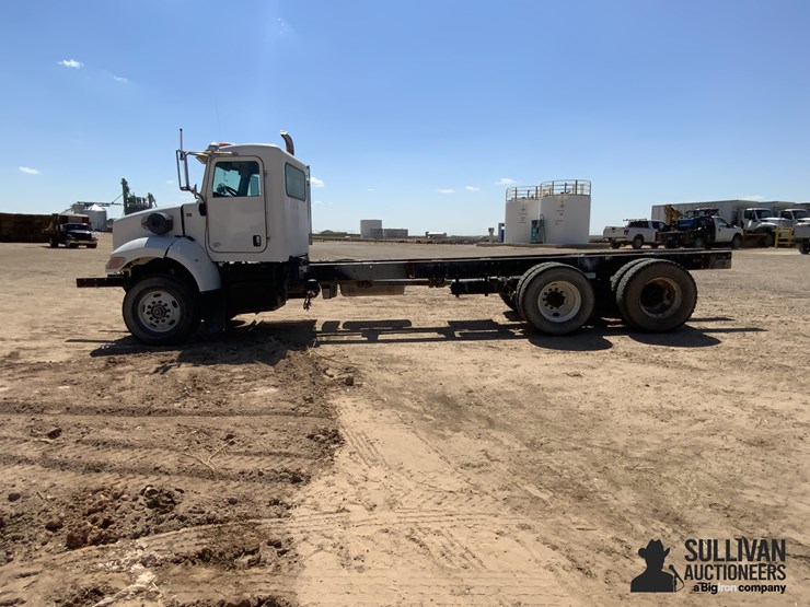 2017-peterbilt-348-image-8