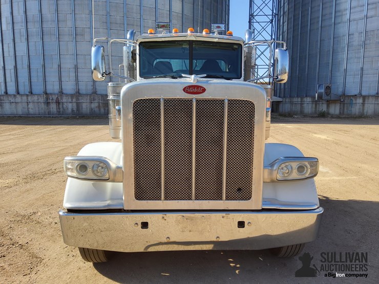 2013-peterbilt-388-image-2