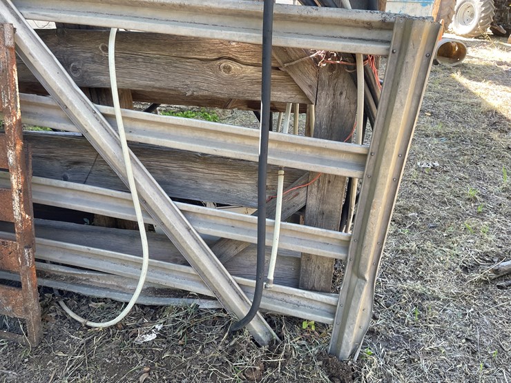 #3670-•-metal-gates-image-4