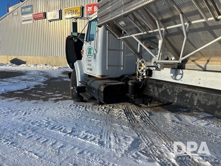 international-4900-image-53