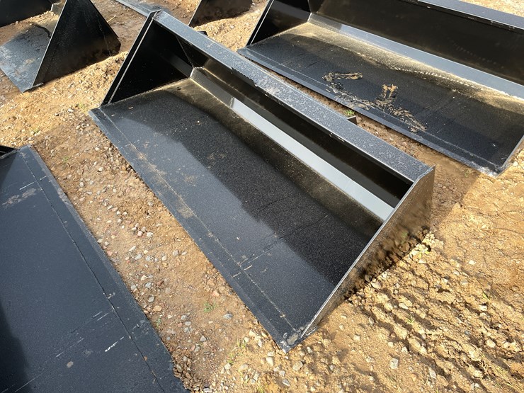 #2007-•-bucket-attachment-image-2