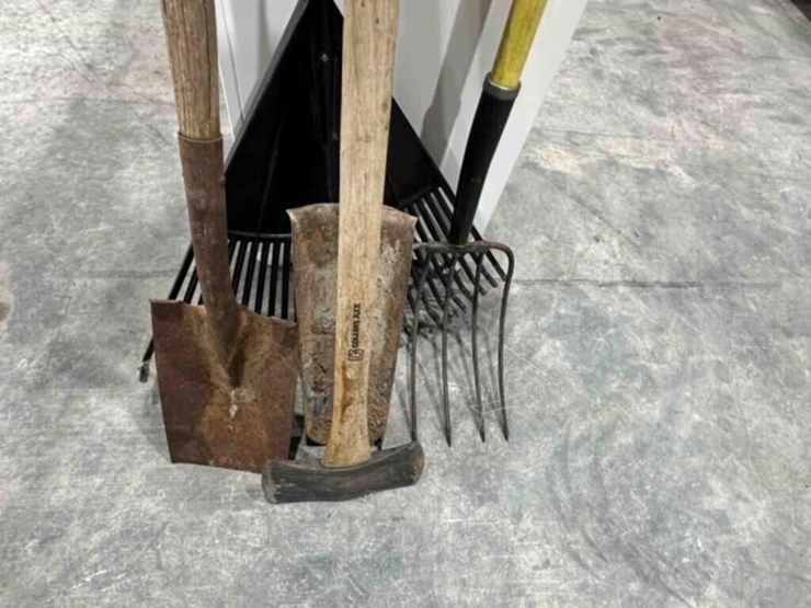 rake,-pitch-fork,-axe,-shovels-image-2