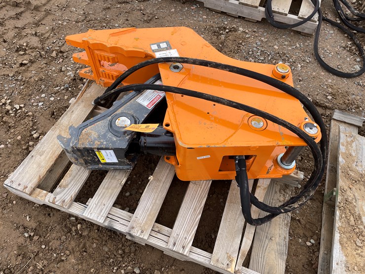 #2076-•-unused-2025-wolverine-hydraulic-clamp-attachment-image-3