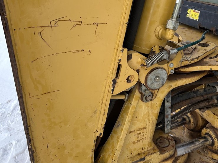 caterpillar-420d-image-37