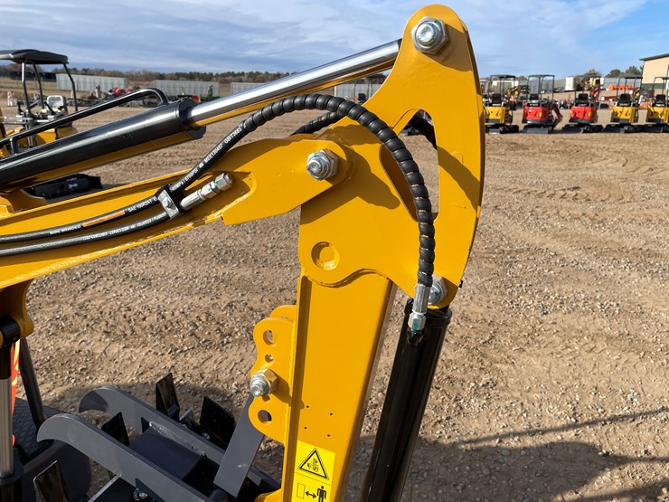 #9212-•-2025-unused-cfg-mini-excavator-image-7