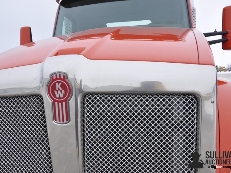 2015-kenworth-t880-image-18