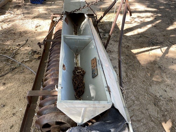 #3657-•-custom-hitch-pull-seeder-image-17